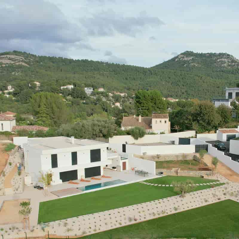 Jardin et aménagement extérieur de la boutique Jardiprovence