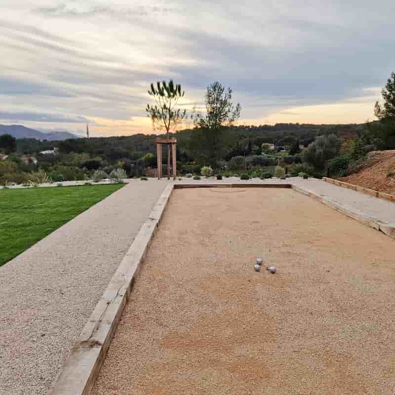 Terrain de pétanque aménagé — Jardiprovence